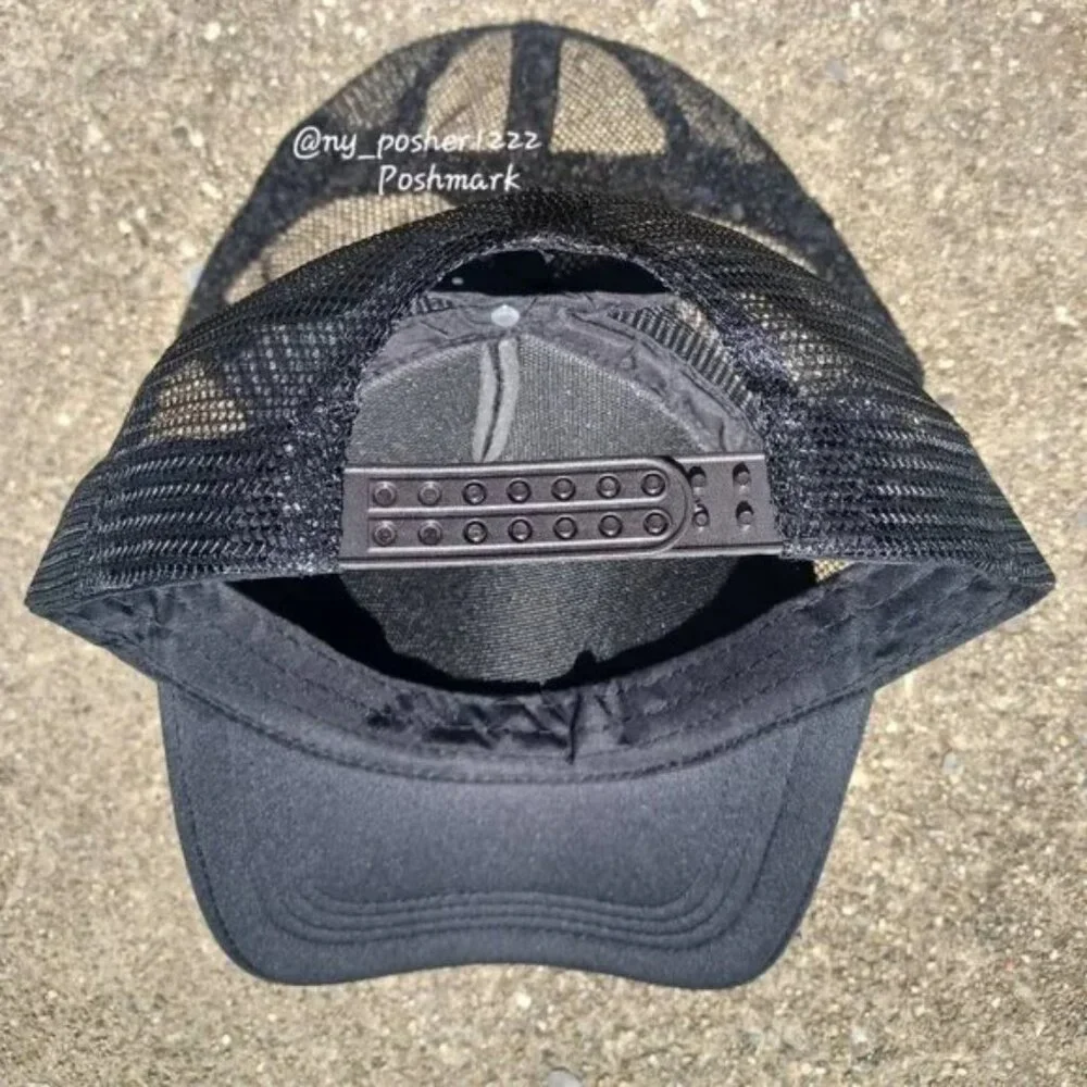 American Flag 𝐅𝐑𝐈𝐄𝐍𝐃𝐒 𝐅𝐎𝐑 𝐋𝐈𝐅𝐄 Trucker Mesh Cap Black
